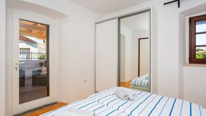 2 bedrooms, iron/ironing board, free WiFi, bed sheets