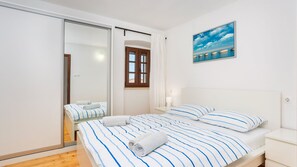 2 habitaciones, tabla de planchar con plancha y wifi gratis 