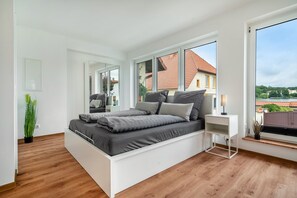 1 bedroom, free WiFi, bed sheets - Apartment 'An Der Alten Bäckerei' with Lake View, Private Garden and Wi-Fi (Feldberger Seenlandschaft)