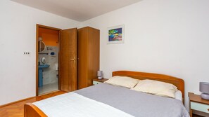 5 bedrooms, free WiFi, bed sheets