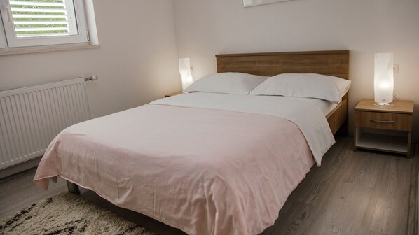 5 chambres, fer et planche à repasser, Wi-Fi gratuit, draps fournis