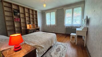 6 chambres, fer et planche à repasser, Wi-Fi, draps fournis