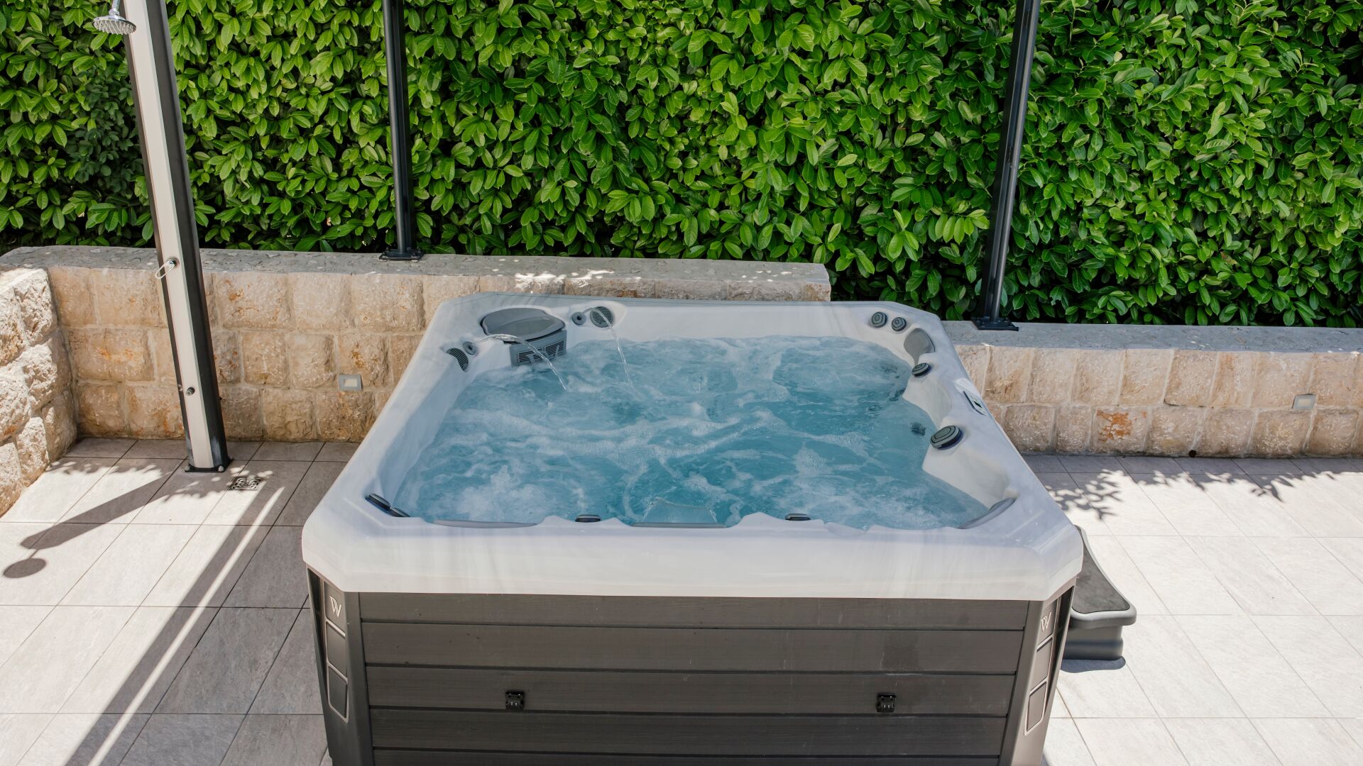 Bain à remous extérieur