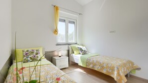 2 bedrooms, iron/ironing board, free WiFi, bed sheets