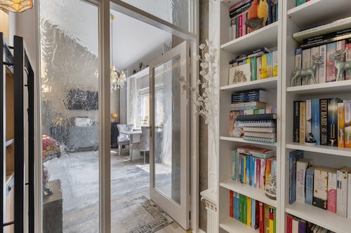 Quiet Berlin-Steglitz Apartment with Shared Garden, Balcony & Wi-Fi