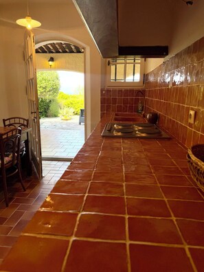 Microwave, oven, dishwasher