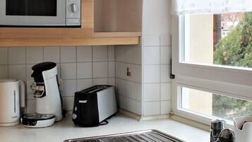 Geladeira, micro-ondas, fogão, cooktop