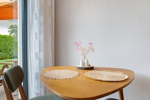 Dining - Meili’s Haus Apartment with Private Entrance, Terrace, and Garden (Uhldingen-Mühlhofen)