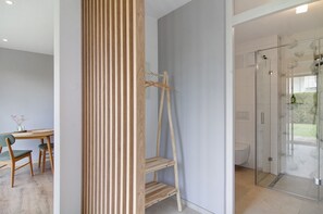 Suihku, hiustenkuivaaja, pyyhkeet