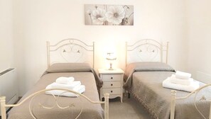 2 sovrum och sängkläder