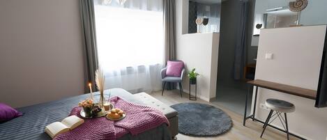 1 habitación, tabla de planchar con plancha, wifi gratis y ropa de cama