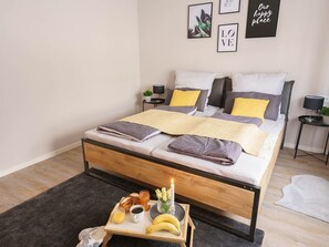 1 bedroom, iron/ironing board, free WiFi, bed sheets - Apartment '2' with Private Terrace, Shared Garden and Wi-Fi (Gammertingen)