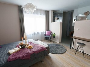 1 dormitorio, tabla de planchar con plancha, wifi gratis y ropa de cama