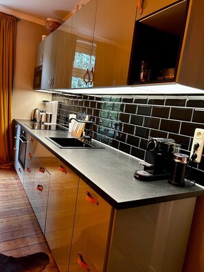 Fridge, microwave, oven, stovetop