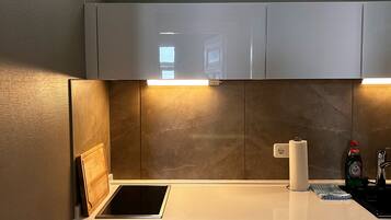 Kühlschrank, Ofen, Herdplatte, Geschirrspüler