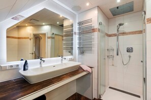 تجهيزات دش، مجففات شعر، مناشف