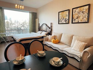 Suite – comfort | Individuelt dekorert, individuelt innredet og blendingsgardiner