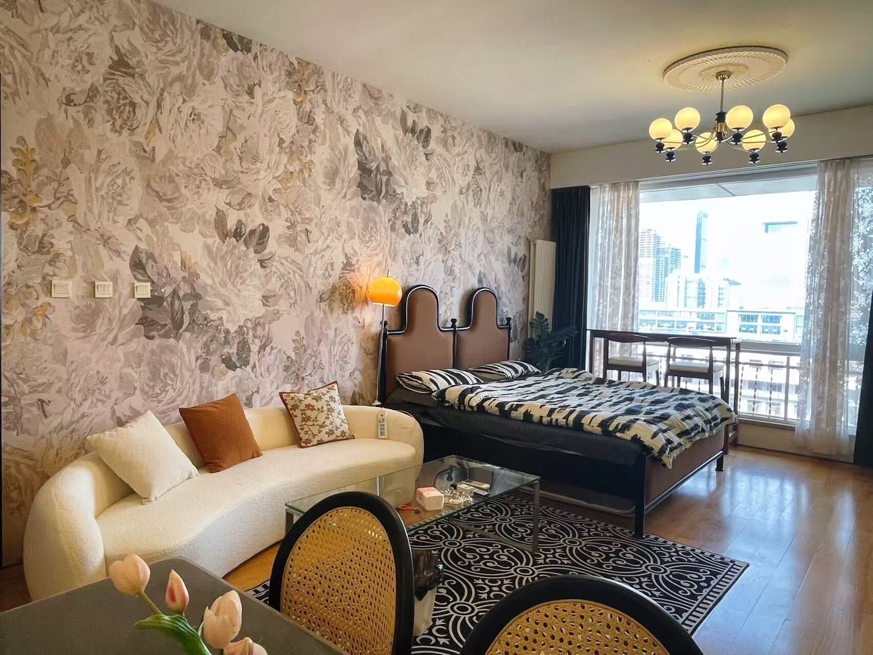 Familiesuite, 1 soverom, eget bad, byutsikt | Individuelt dekorert, individuelt innredet og blendingsgardiner