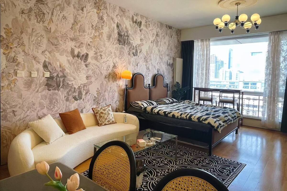 Familiesuite, 1 soverom, eget bad, byutsikt | Individuelt dekorert, individuelt innredet og blendingsgardiner