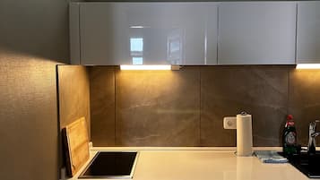 Kühlschrank, Mikrowelle, Ofen, Herdplatte