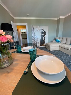 TV - Apartment '5' with Shared Terrace, Shared Garden and Wi-Fi (Kiel)