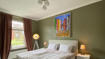 2 bedrooms, iron/ironing board, free WiFi, bed sheets