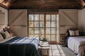 3 bedrooms, iron/ironing board, bed sheets