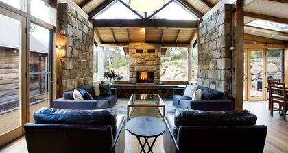 ⭐️ Mountain LUXURY ⭐️ Wood Fireplace ⭐️ Pets Welcome