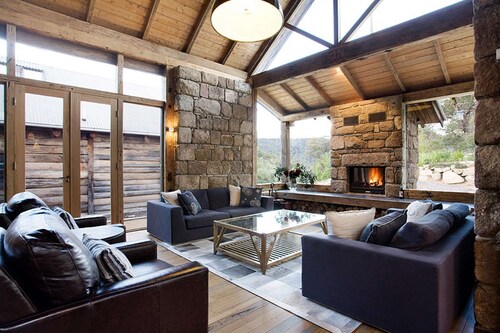 ⭐️ Mountain LUXURY ⭐️ Wood Fireplace ⭐️ Pets Welcome