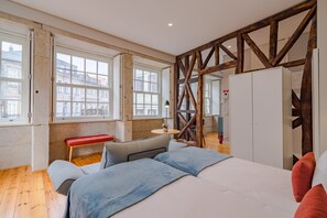 Deluxe Apartment, 1 Bedroom | 5 bilik tidur, seterika/papan seterika 