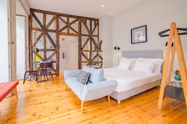 5 bedrooms, iron/ironing board