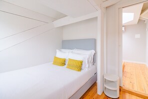 5 bedrooms, iron/ironing board