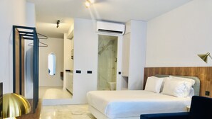 8 camere, ferro/asse da stiro
