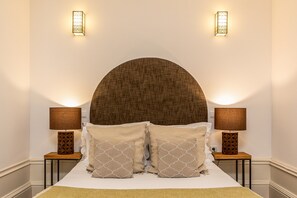 Classic Apartment, 1 Bedroom | 2 bilik tidur, seterika/papan seterika