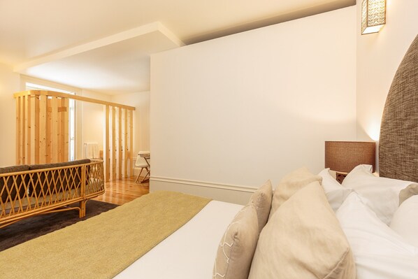 2 chambres, fer et planche à repasser