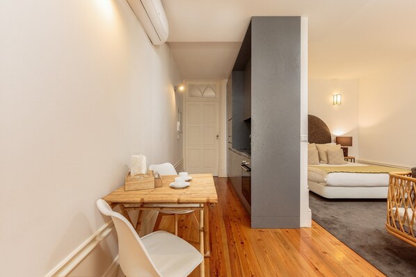 Classic Apartment, 1 Bedroom | Tempat makan