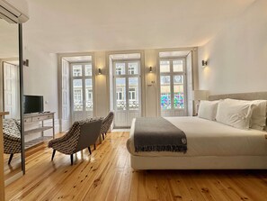2 bedrooms, iron/ironing board - Cozy Porto Studio With Balcony (Porto)