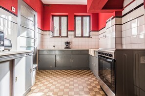 Apartament Deluxe, 4 dormitoris | Cuina privada | Frigorífic, microones, forn i cafetera i tetera
