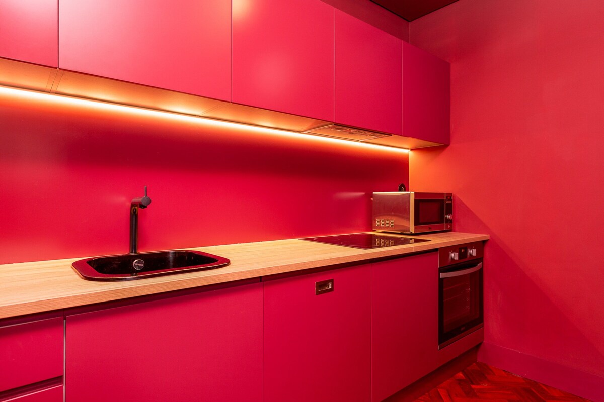 Classic Apartment, 5 Bedrooms | Private kitchen | Coffee/tea maker, fridge, microwave, oven