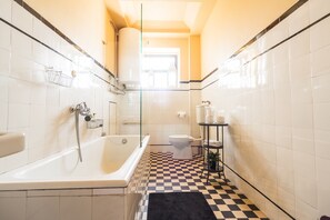 豪華公寓, 4 間臥室 | 浴室 | 浴缸、風筒