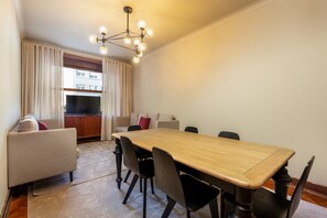 Classic Apartment, 5 Bedrooms | Dining