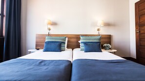 Deluxe Apartment, 4 Bedrooms | 11 bedrooms, iron/ironing board