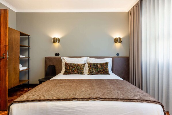 11 bedrooms, iron/ironing board