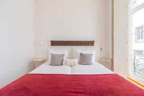 8 Schlafzimmer, Bügeleisen/Bügelbrett