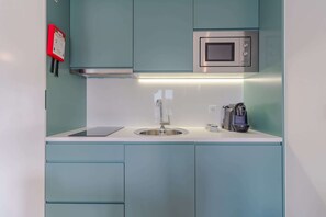 Appartement Deluxe, 1 chambre | Cuisine privée | Micro-ondes, four, cafetière/bouilloire, bouilloire électrique