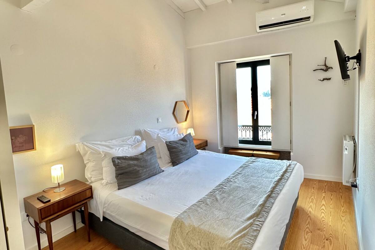 13 bedrooms, iron/ironing board