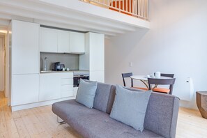 Romantic Apartment, 2 Bedrooms | Living room - Charming Studio, Ideal for Smaller Groups (Porto)