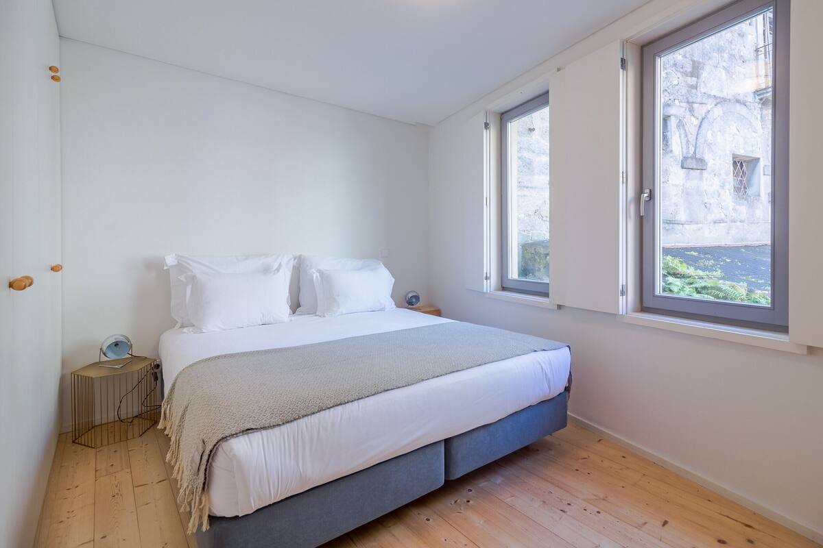 13 bedrooms, iron/ironing board