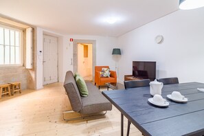 Classic Apartment, 2 Bedrooms | Dining - Charming Studio, Ideal for Smaller Groups (Porto)