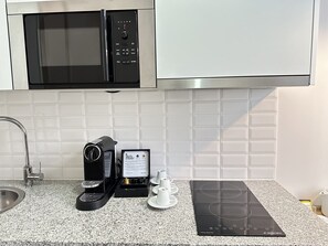 Deluxe Apartment, 2 Bedrooms | Private kitchen